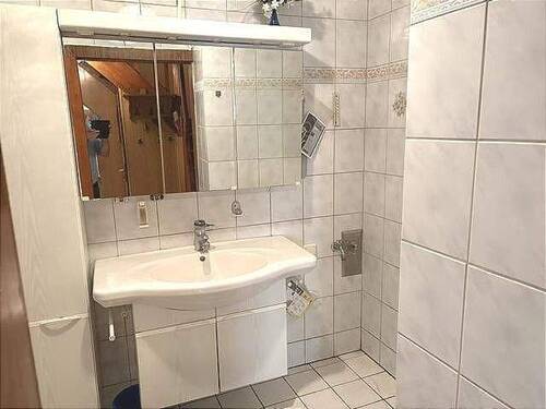 Bad mit Dusche im Erdgeschoß - 