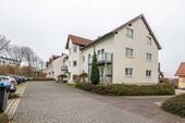 Seitenansicht - Einsteigerinvestment mit Entwicklungspotential in Stolpen. DG-ETW mit Fußbodenhzg. und Stellplatz.