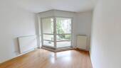 Wohnzimmer mit Balkon Ansicht II - 2 Zimmer Etagenwohnung zum Kaufen in Berlin