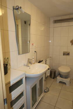 Bad mit Dusche und WC 2. OG - 