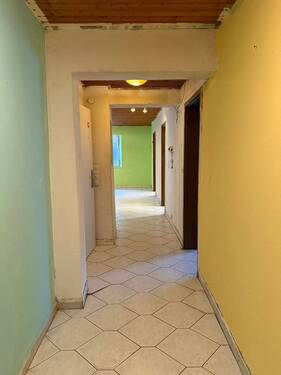 Diele - Etagenwohnung mit 92,30 m&sup2; in Oberderdingen-Flehingen zum Kaufen