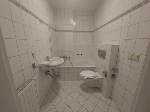 Bad - 2 Zimmer Etagenwohnung zur Miete in Gera