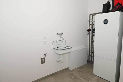 Hauswirtschaftsraum mit Anschlüssen - 