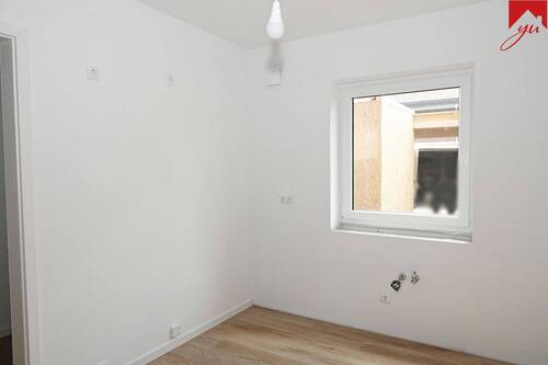 Küche mit Zugang zur Speisekammer - Etagenwohnung mit 94,10 m&sup2; in Wiesmoor zur Miete
