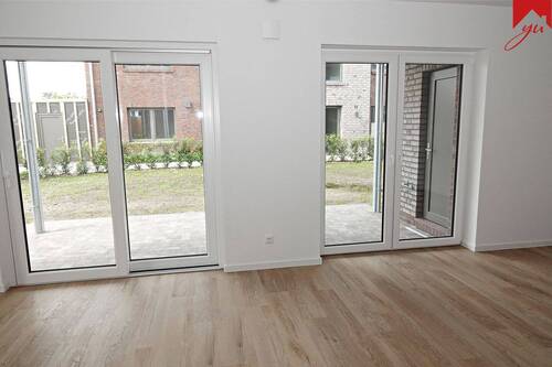 Wohn- und Essbereich mit Zugang zur Terrasse - 