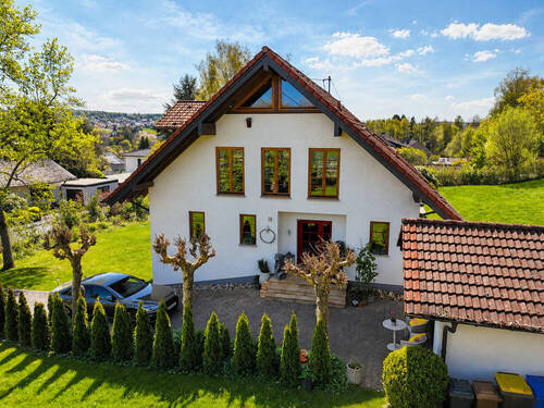 Seitenansicht - Einfamilienhaus mit 260,00 m&sup2; in Altenkirchen zum Kaufen