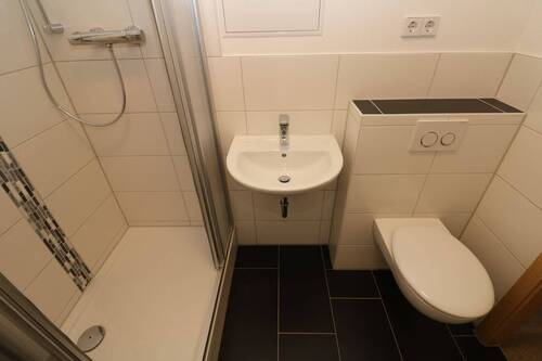 Bad mit Dusche - 3 Zimmer Etagenwohnung zur Miete in Freiberg