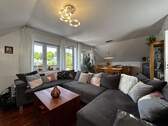 Wohnzimmer - Moderne 4-Zimmer-Wohnung mit zwei Balkonen und großzügigem Grundriss in Kassel-Harleshausen!