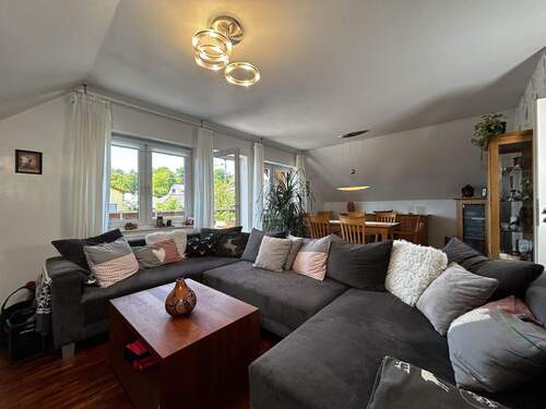 Wohnzimmer - Moderne 4-Zimmer-Wohnung mit zwei Balkonen und großzügigem Grundriss in Kassel-Harleshausen!