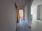 Eingang und Flur - 3 Zimmer Etagenwohnung in Pleinfeld