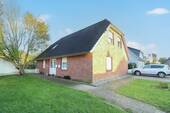 Hausansicht - Neuer Preis! Zweifamilienhaus für Familien - EG für Sie, OG zur Vermietung!