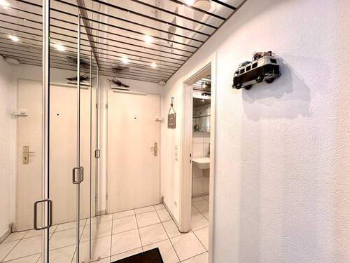 Wohnungsflur mit Einbauschrank - 