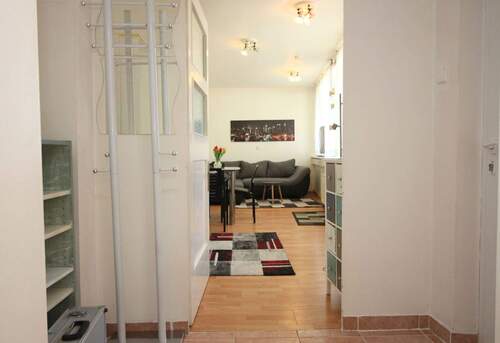 Ap.1_Flur mit Blick zum Wohnbereich - 