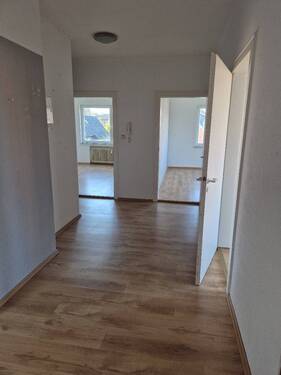 Flur - Etagenwohnung mit 79,00 m&sup2; in Syke zur Miete