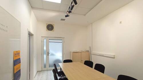 Konferenzraum, Gegenblick, mit Ausgang - 