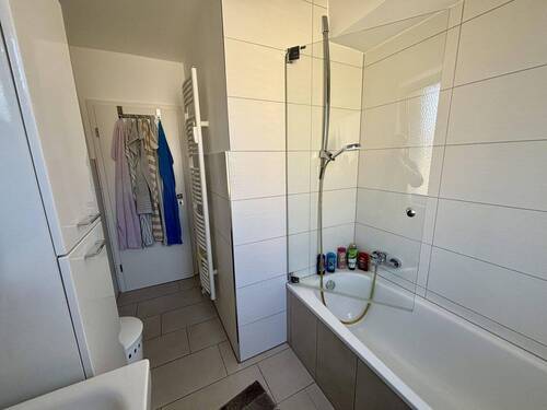 Wannenbad mit Fenster - 