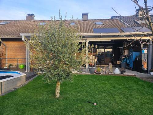 Rückansicht - * Gepflegtes Einfamilienhaus mit Pool, Kamin und Nutzgarten im Hinterland *