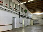 Halle, Blick vom Rolltor aus - Halle in Niestetal