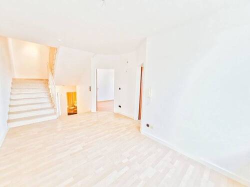 Ihr Esszimmer gen Treppenaufgang & (Kinder)bad - 