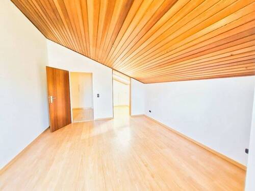 Ihr Schlafzimmer gen Ankleide & Treppenaufgang - 