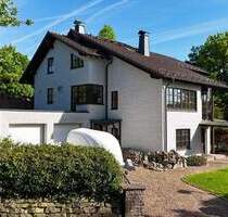 Großzügiges Einfamilienhaus mit Einliegerwohnung auf großem Grundstück mit 3 Garagen - Sundern