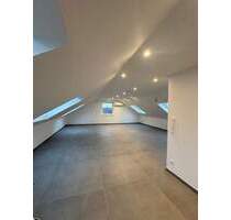 ERSTBEZUG ! Hochwertig sanierte 1- Zimmer Dachgeschoss-Wohnung mit tollen Highlights - Mülheim Saarn