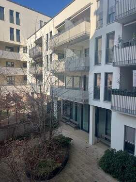 ruhig gelegene, sonnige Südseite - Wohnen 60 +: barrierefreie 2-ZI-ETW mit Loggia + TG-Einzelstellplatz, in ruh.Lg., Nbg.-Zentrum