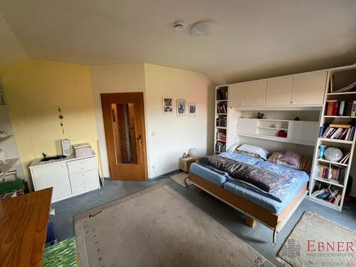 1540 Schlafzimmer 1 - Etagenwohnung mit 75,70 m&sup2; in Drachselsried zum Kaufen