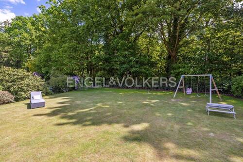 Eingewachsener Garten für Familien gut geeignet - 