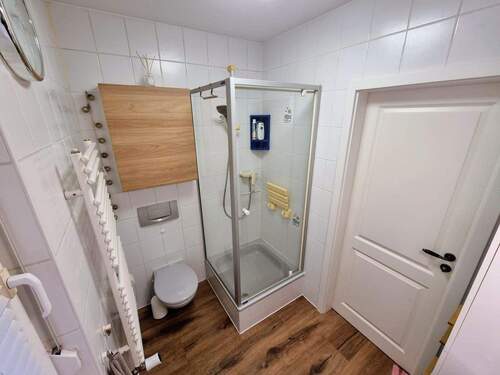 Gäste WC mit Dusche - 