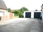 Doppelgarage links zum EFH - 