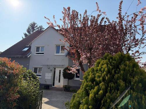Frontbild - Moderne 4-Zimmer-Wohnung mit traumhaftem Ausblick vom Balkon in Eggenstein-Leopoldshafen