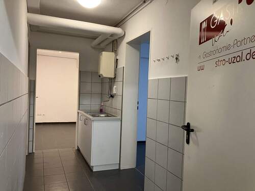 In der Mieteinheit im UG: Flur Eingangsbereich - 