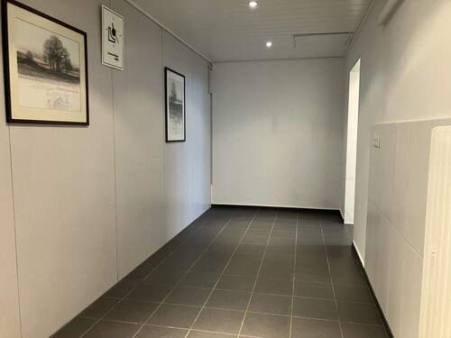 In der Mieteinheit im UG: hinterer Flurbereich, Gegenblick - 