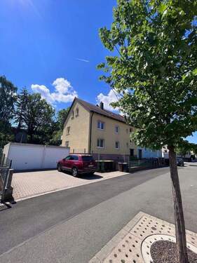 Hausansicht 2 - 9 Zimmer Mehrfamilienhaus, Wohnhaus zum Kaufen in Veitsbronn