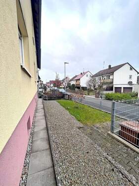 Ansicht Vorgarten.jpg - Mehrfamilienhaus, Wohnhaus in Veitsbronn zum Kaufen