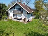 Grundstück mit Einfamilienhaus - 