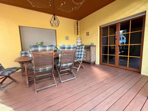 Überdachte große Terrasse - 