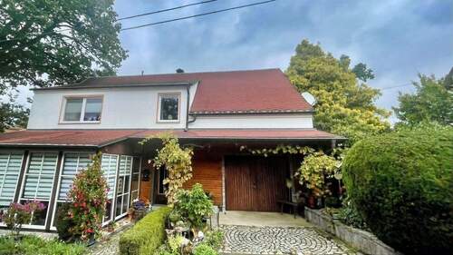 Hausansicht - Gepflegtes Zuhause mit Wintergarten