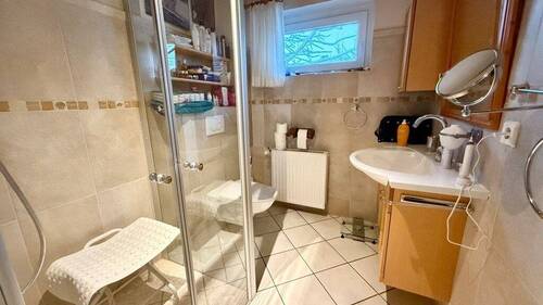 Gäste-Bad mit bodengleicher Dusche - 