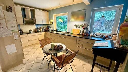 Küche mit Einbauküche - 