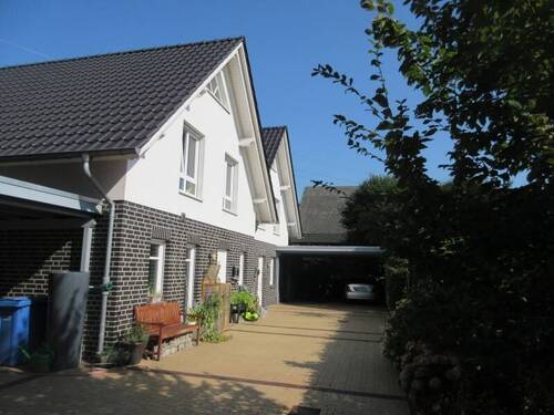 Bild 1 - PROVISIONSFREI! Moderne Doppelhaushälfte mit Doppelcarport und Fahrrad-Geräteraum in guter Wohnlage!