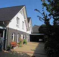PROVISIONSFREI! Moderne Doppelhaushälfte mit Doppelcarport und Fahrrad-Geräteraum in guter Wohnlage! - Cloppenburg