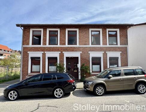 Straßenansicht - 9 Zimmer Mehrfamilienhaus, Wohnhaus zum Kaufen in Kiel