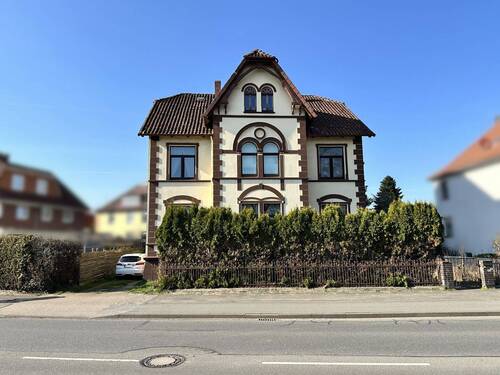  Frontansicht - Ein Haus mit Charakter - Mehrfamilienhaus im Umland von Hannover! (SY-1020-169)