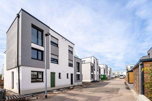 Wiesbaden_4 Reihe_Frontansicht Reihe - Doppelhaushälfte mit 129,20 m&sup2; in Wiesbaden zum Kaufen