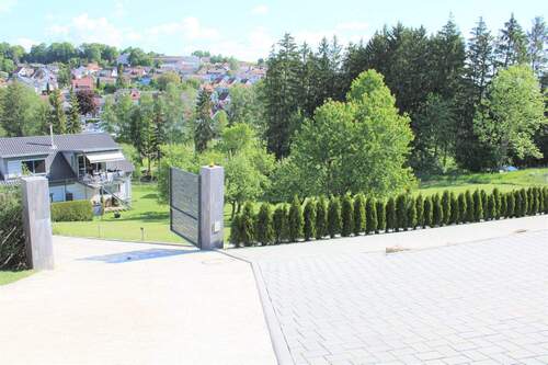 Hofeinfahrt inkl. Fussbodenheizung - 1 Zimmer Mehrfamilienhaus, Wohnhaus zum Kaufen in Leinzell
