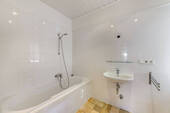 Bad mit Wanne - 