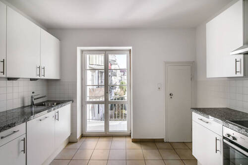 Küche mit Balkon - 