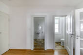 Flur Blick zu Bad - 